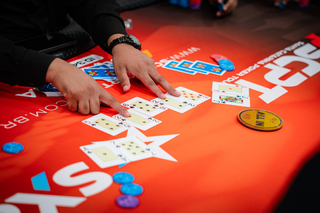 Mão de Poker - scpt